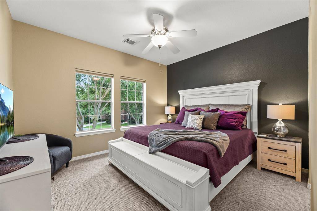Whether a tiny princess or a little prince, every child would enjoy having such an attractive and big bedroom. Soft carpet ensures safe play, while the ceiling fan keeps them cool and happy.