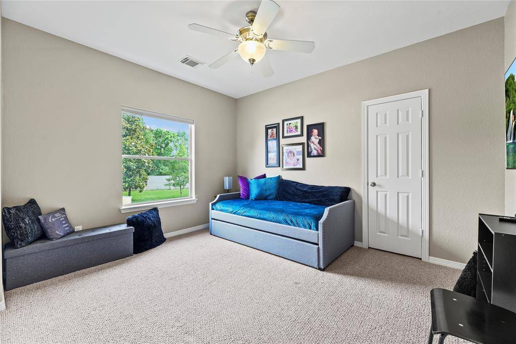 Each bedroom features a dedicated closet for quick and simple storage of clothing, shoes, and accessories.