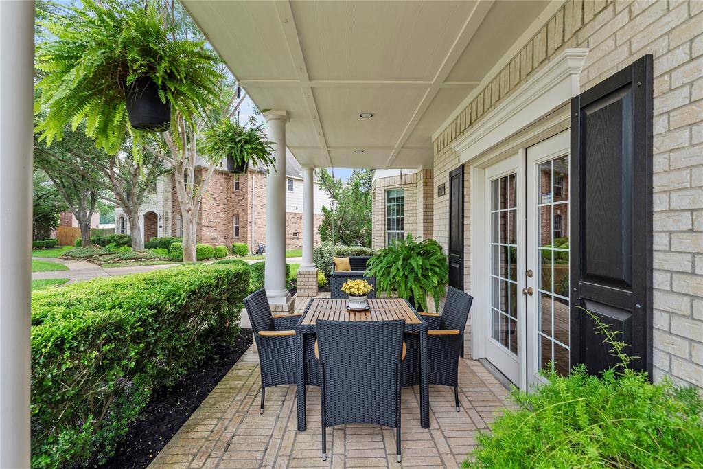 True to Texan style, the covered front porch engrossed guests in Southern hospitality. When the evening winds down and the crickets start, turn on your recessed lights and enjoy an ice-cold tea with your significant other, kiddos, fur baby, or friends.