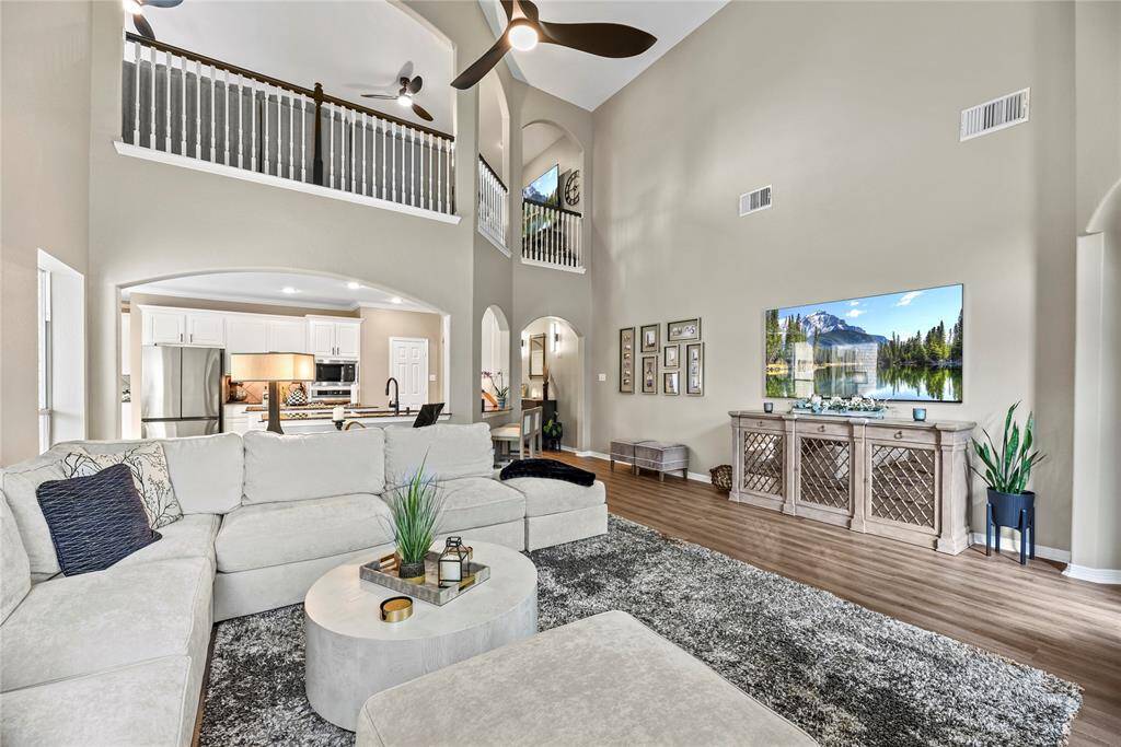 Hang out with family and friends in the living room and watch a classic movie! Crunch on popcorn and candy, as you laugh at your favorite scenes and quote it word for word.
