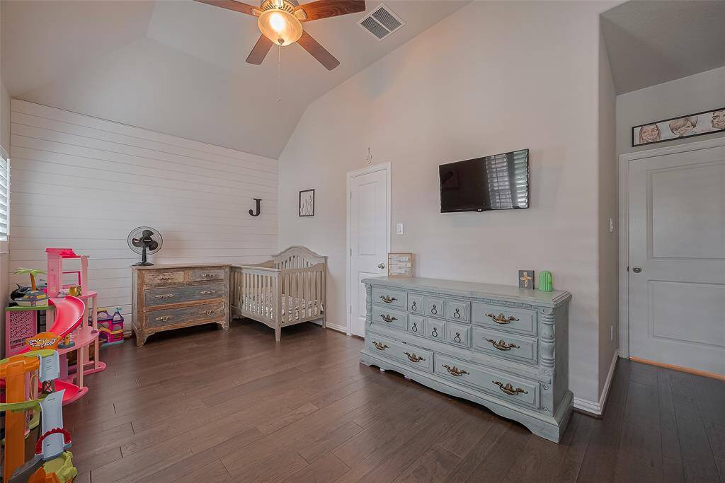 Love the accent shiplap wall!