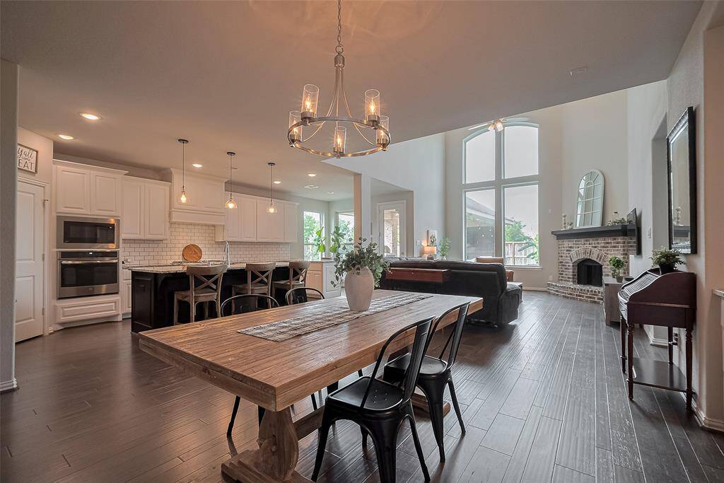 Voilà! Just as promised—absolutely lovely. The casual dining area, granite island kitchen, and open family room create the perfect space for entertaining guests or enjoying quality time with family.