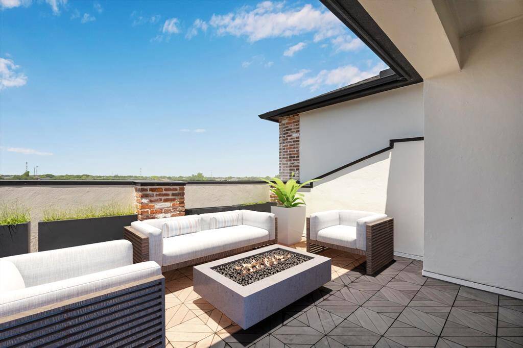 The game room wall of glass doors open to this perfectly secluded and private bonus outdoor area that features unobstructed views of the Brays Bayou and the Galleria. Partially covered and custom lighted, it's the ideal urban oasis. Natural gas hookup for BBQ and custom outdoor patio tile installed.