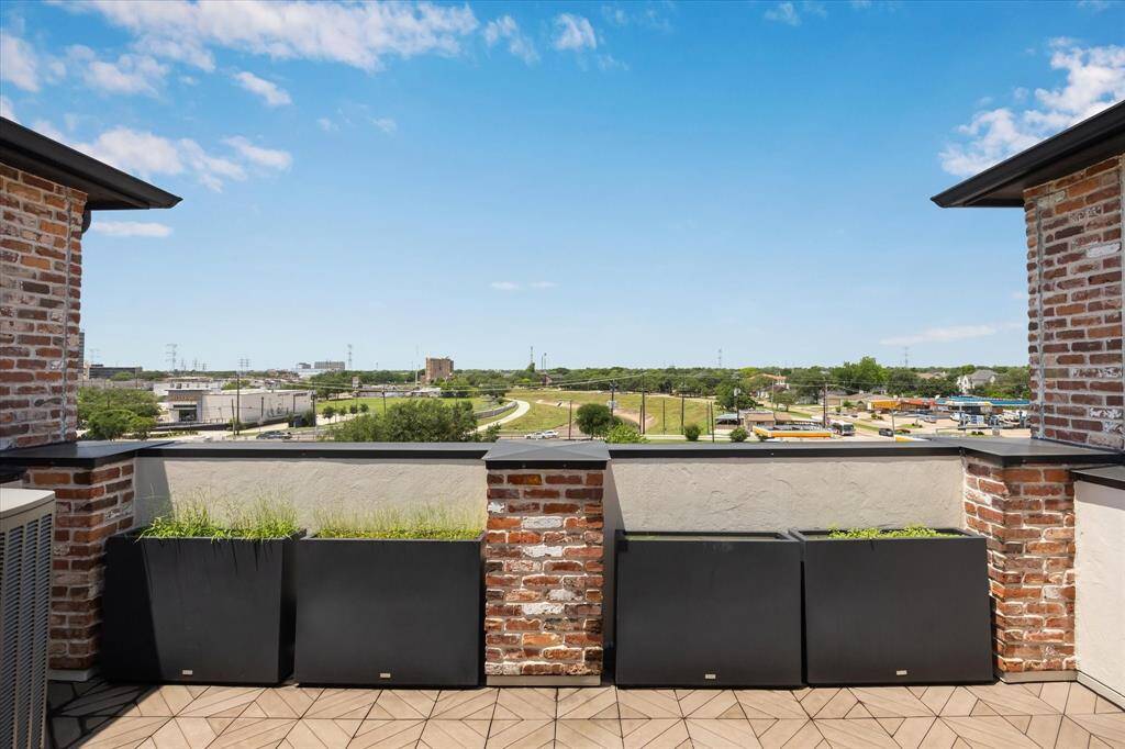 The perfect space for private tranquility amidst the city.