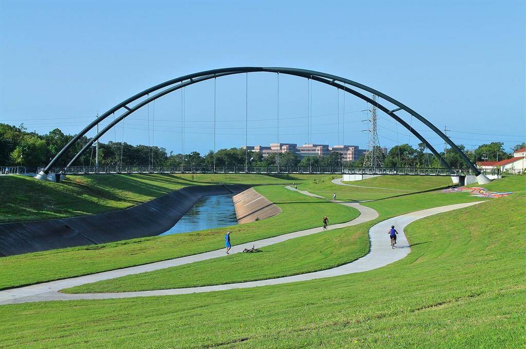 Step out of the house for direct access to more than 30 miles of public green space and hike-and-bike trails that run along Brays Bayou Greenway, reaching Hermann Park, MacGregor Park, the Gus Wortham Golf Course, and Mason Park. The newly completed Rabbi Samuel Karff Memorial Bridge is just around the corner from the subject property . This bridge effectively connects residents to the other side of the Brays Bayou Greenway without needing to cross a busy street.