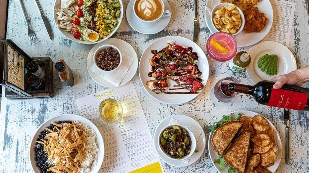 Delicious nearby dining options include Sixty Vines, Prima Pasta, Dish Society, Molina’s Tex-Mex, Little Matt’s, and charming Tiny’s No. 5.