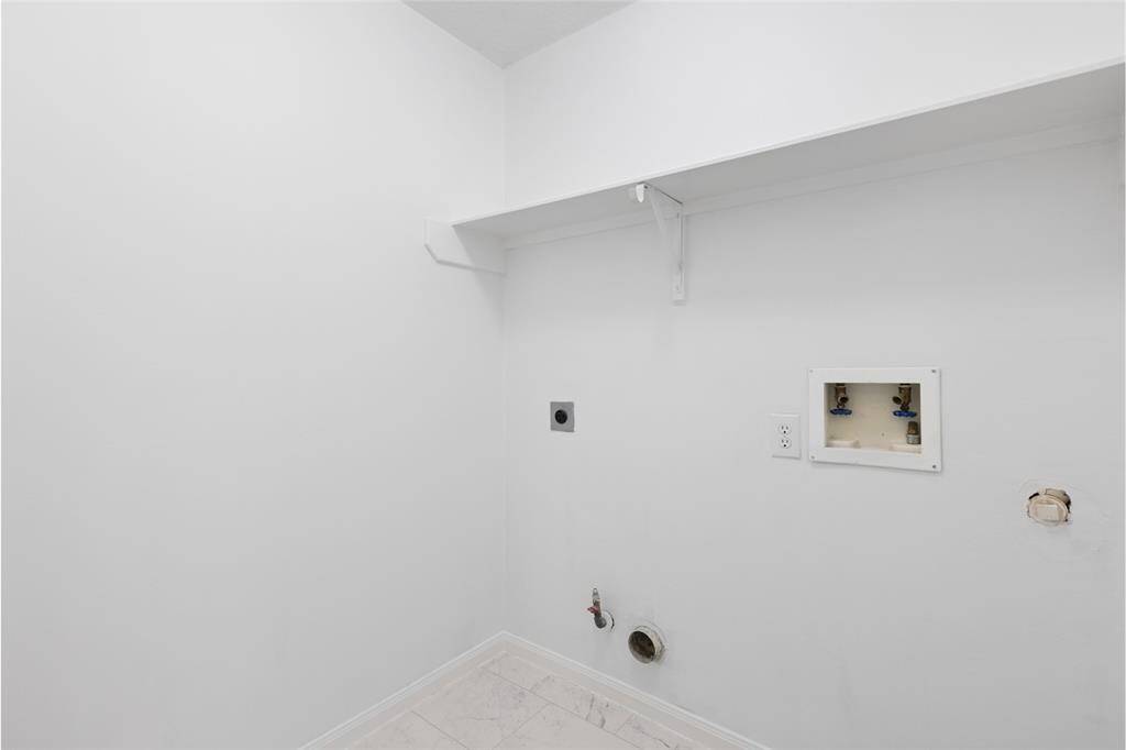 Upstairs Laundry Room for Convivence