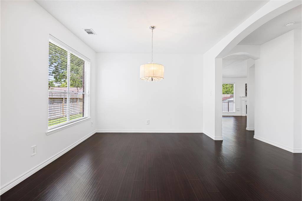 Large dining area just off the kitchen and living room