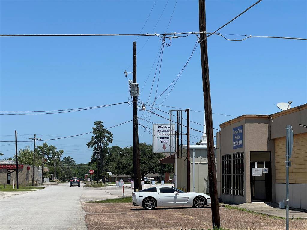 Looking North one block from Houston St and 321