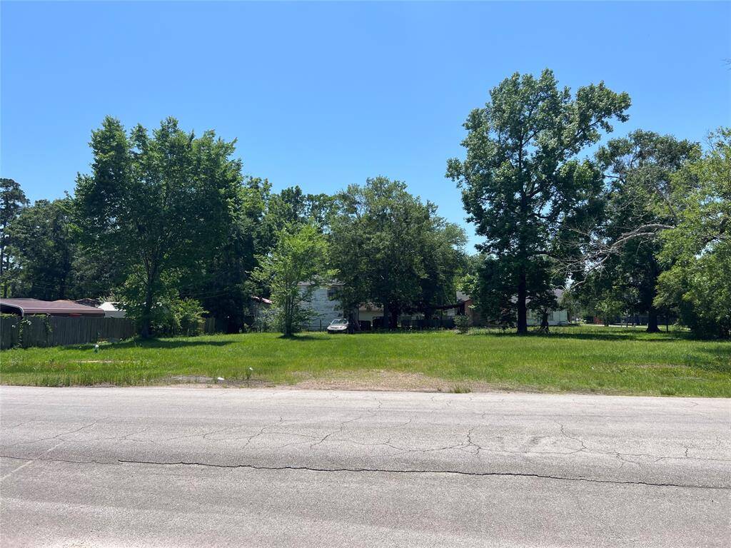 This is looking North to South on Hanson St Frontage 139 Sf
