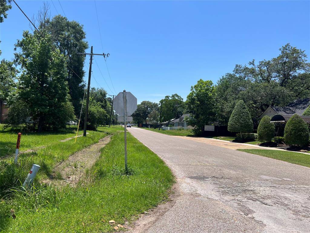 Looking South on S Barnett St
