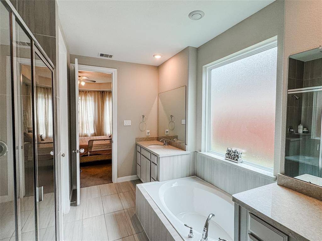 Primary bath 1 (down stairs)