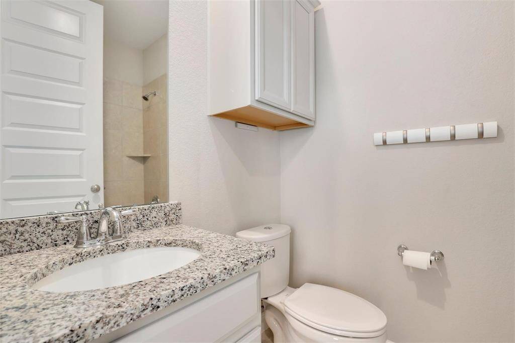 down stairs full bath 2