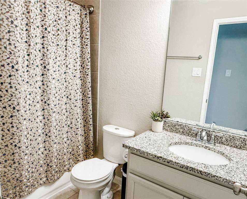 upstairs full bath 3