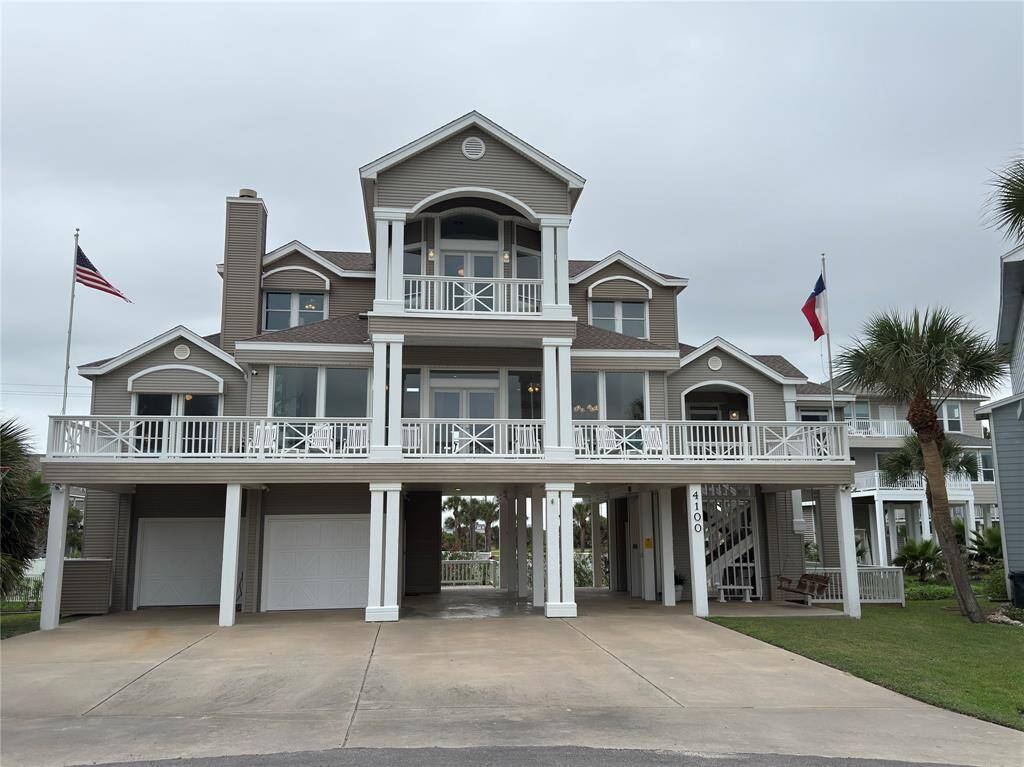Front Elevation of beautiful coastal home by Labeouf Homes