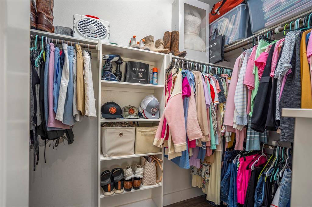 Step inside the spacious walk-in closet, thoughtfully designed with built-in shelves and ample hanging space — everything you need to keep your wardrobe organized and easy to access.