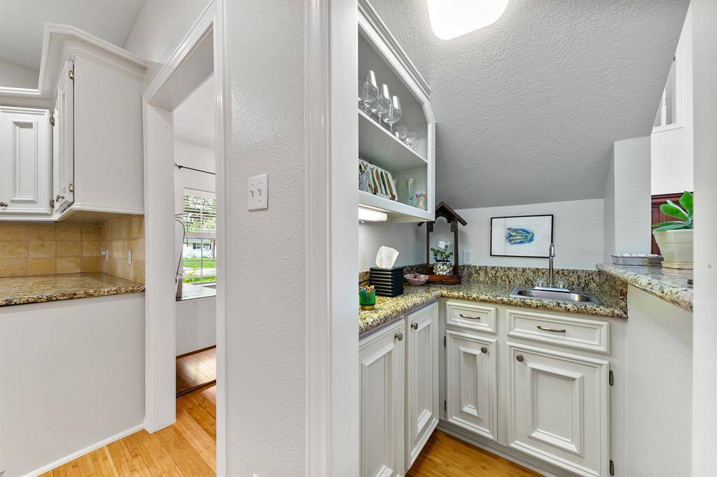 The wet bar conveniently located off the great room and kitchen makes entertaining family and friends a easy and elegant.