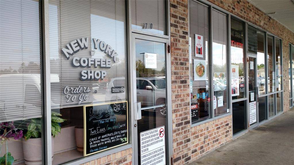 This established, family-friendly neighborhood is located just a short distance from a delightful array of local eateries, cozy cafés, and one-of-a-kind boutique shops. Whether you're craving a sweet treat, a casual bite, or a unique shopping experience, everything you need is just minutes from your doorstep.  Charming Bellaire, upscale Galleria and Uptown, quaint West University... whatever your fancy, you'll be just a few minutes away.