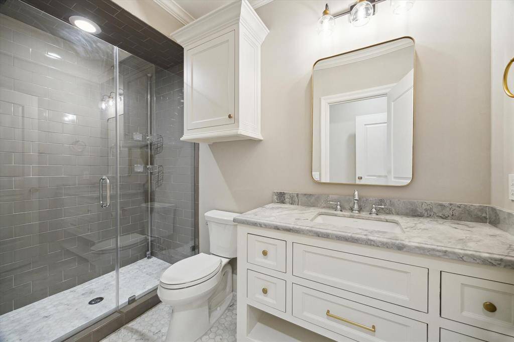 En-suite bathrooms showcase designer floor tiles that exude elegance, complemented by showers adorned with decorative tiles extending to the ceiling, creating a stunning visual impact. Frameless shower doors add a modern touch, while custom vanities provide both functionality and style.