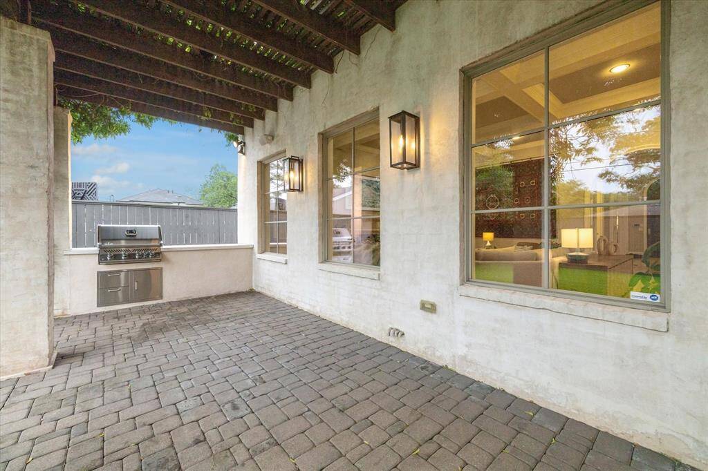 he outdoor kitchen is equipped with a grill, making it ideal for al fresco dining.