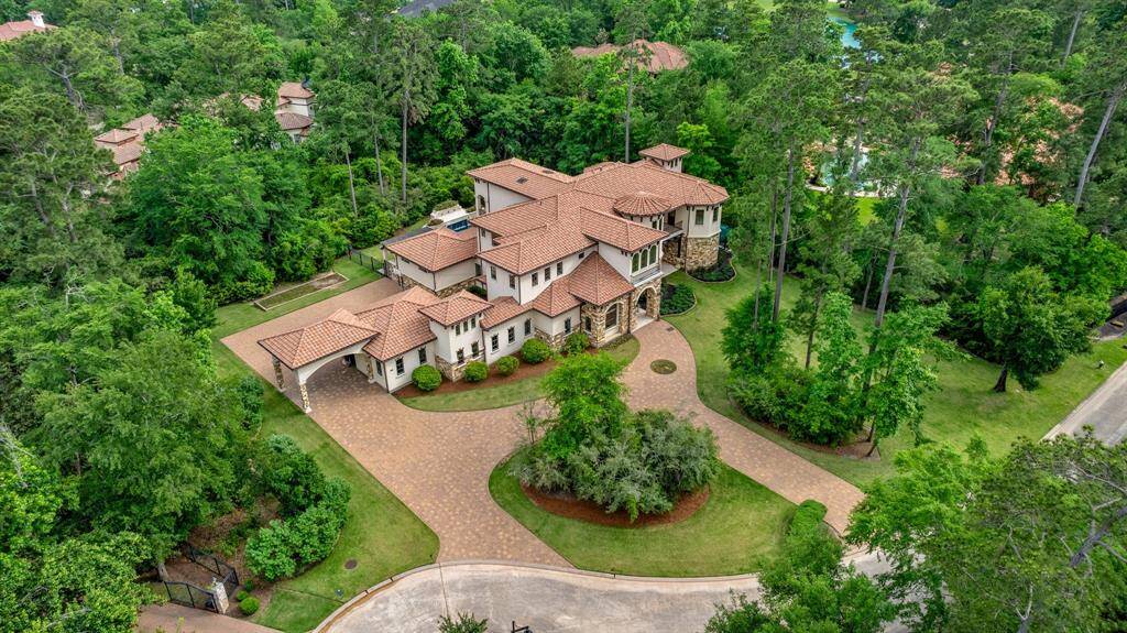 This beauty sits behind the manned gates of Carlton Woods on over an acre of land on a quiet cul-de-sac street.