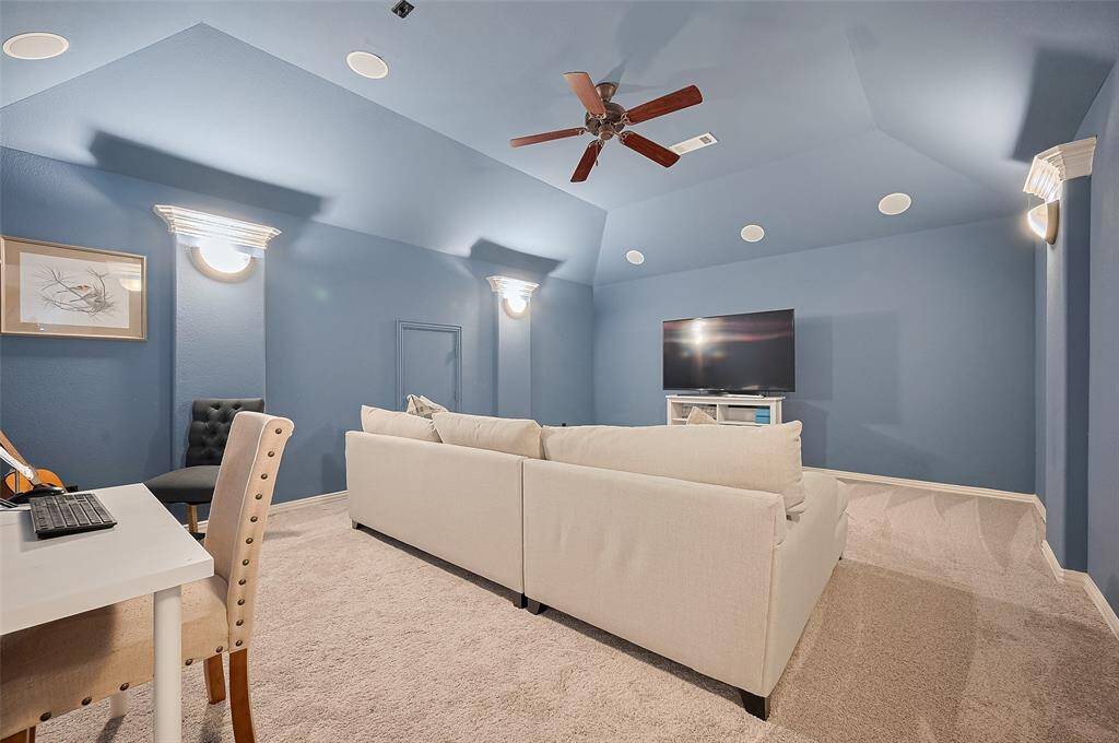 Large Media Room W/ Surrounding Sound System