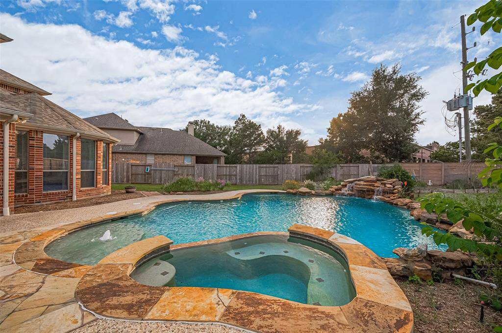 Beautiful swimming Pool & Spa