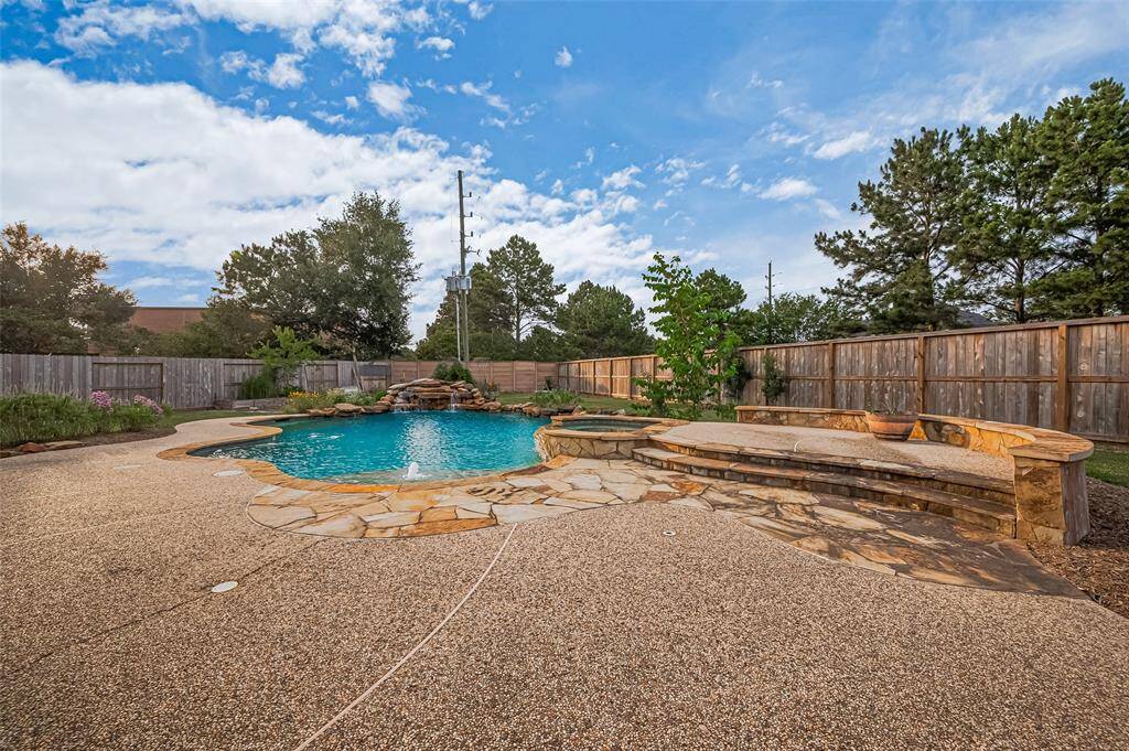 Huge Backyard - No Back Neighbor