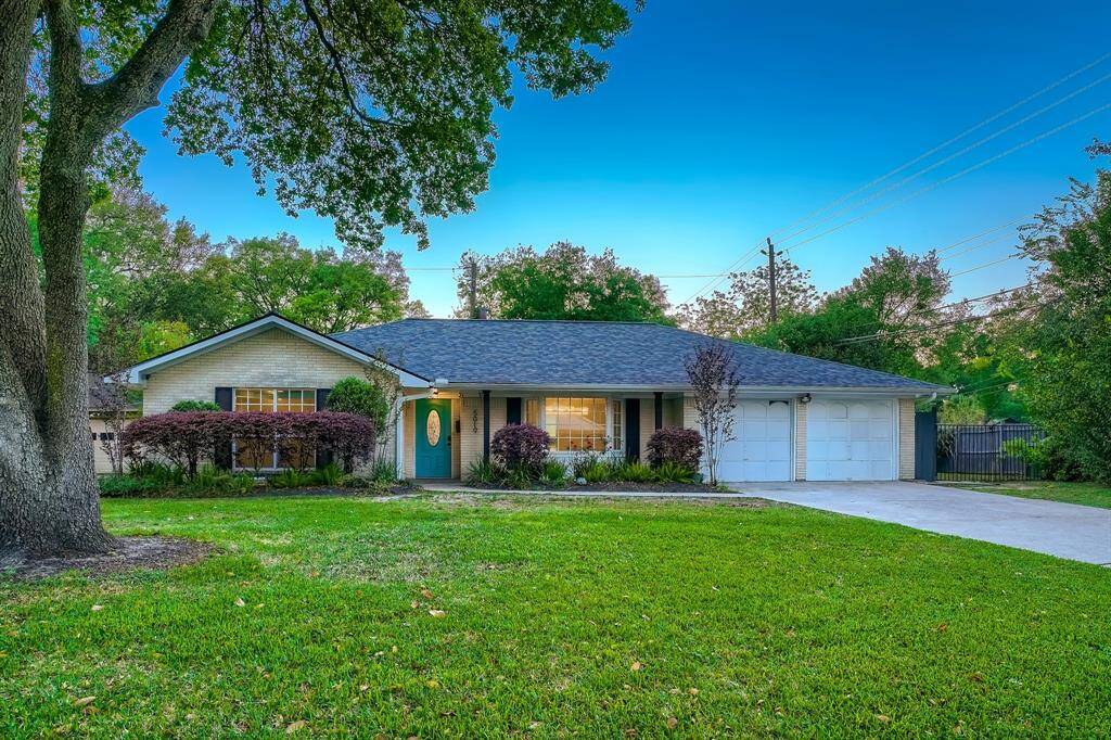 Zoned to Oak Forest elementary and at the end of a cul-de sac. This home is about 200 yards from Candlelight park! You can easily park 4 cars in the driveway.