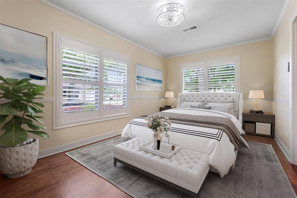 Primary bedroom(virtually staged)