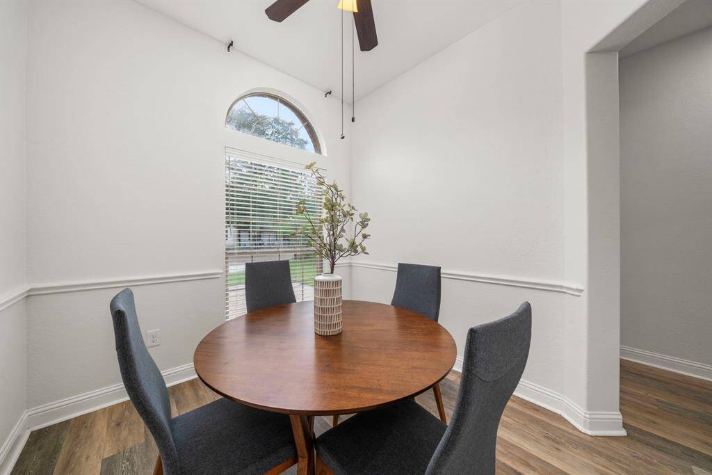 Light and bright dining, right off the main entry and near the kitchen.