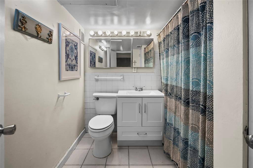 The bathroom features a tub/shower and a storage closet.