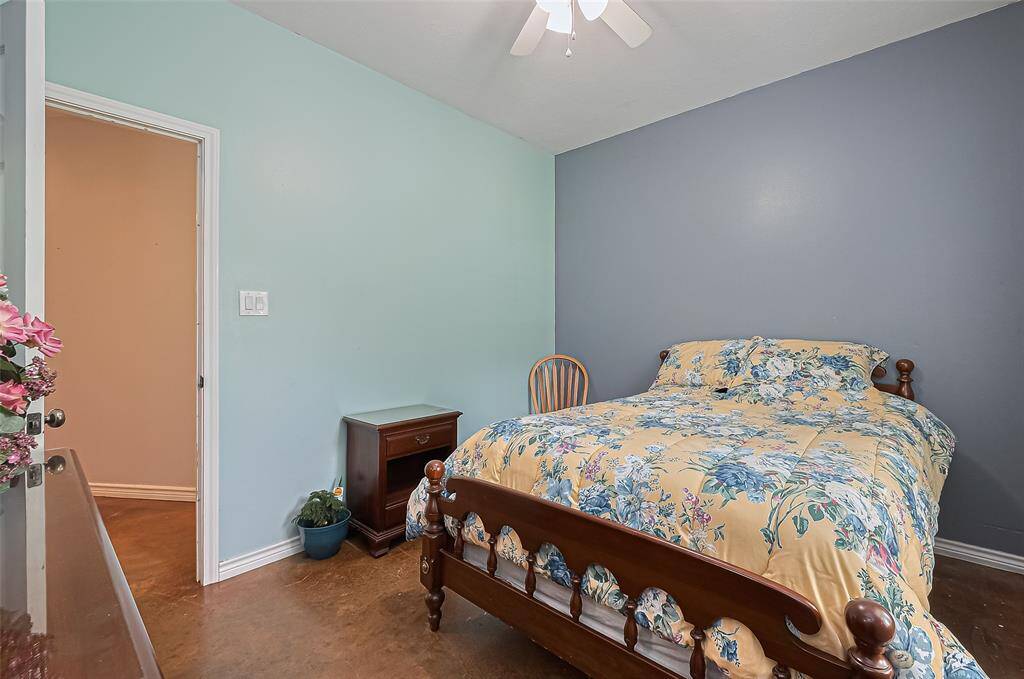 A soothing blend of pastel blues and greens brings a sense of calm to this bedroom—ideal for rest and rejuvenation.