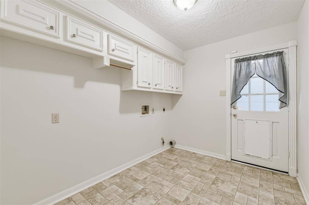 Large Utility Room - accesible for the guest house - nice feature!