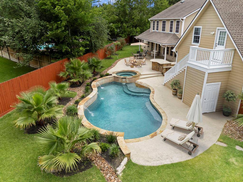 Welcome home to 5405 Kingstone Cove!