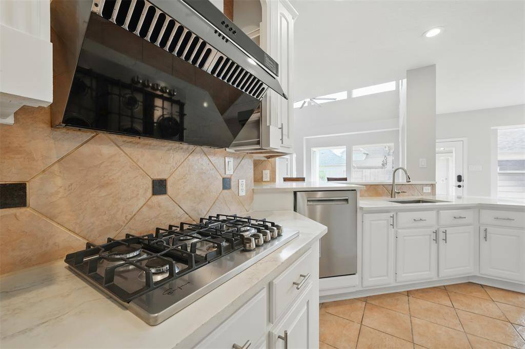 close looks of the oven top and range hood