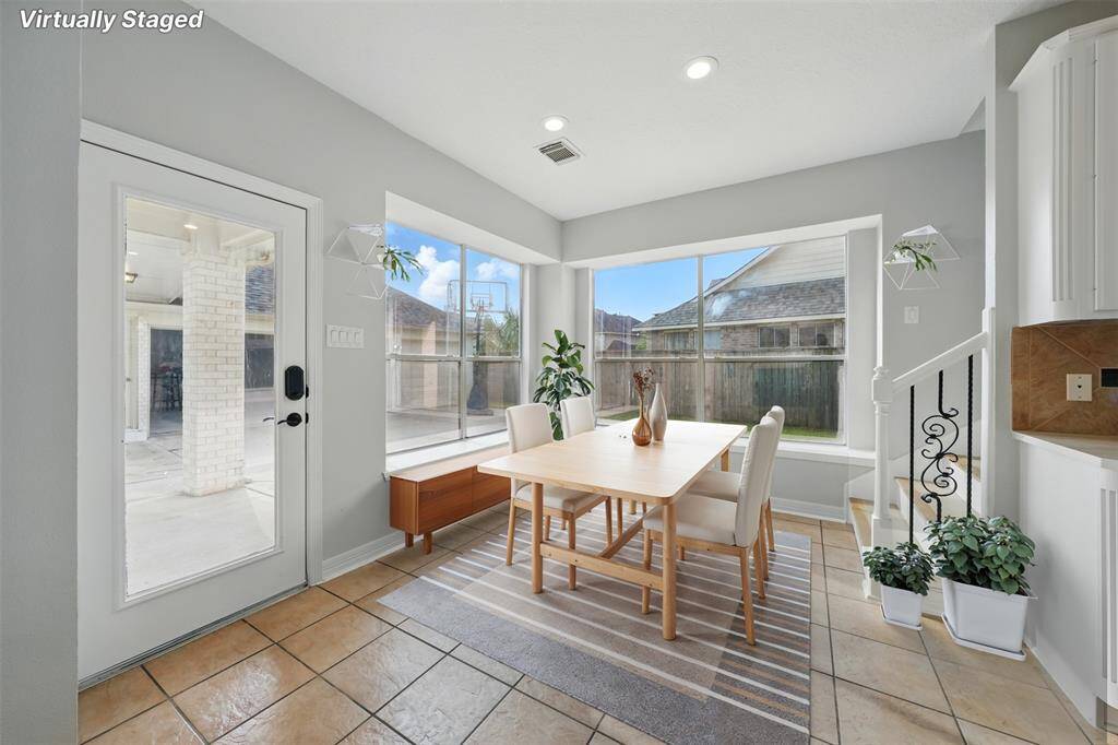 Sunny and inviting breakfast nook.