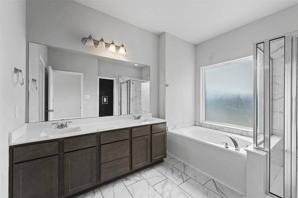 Ensuite bathroom to primary bedroom.