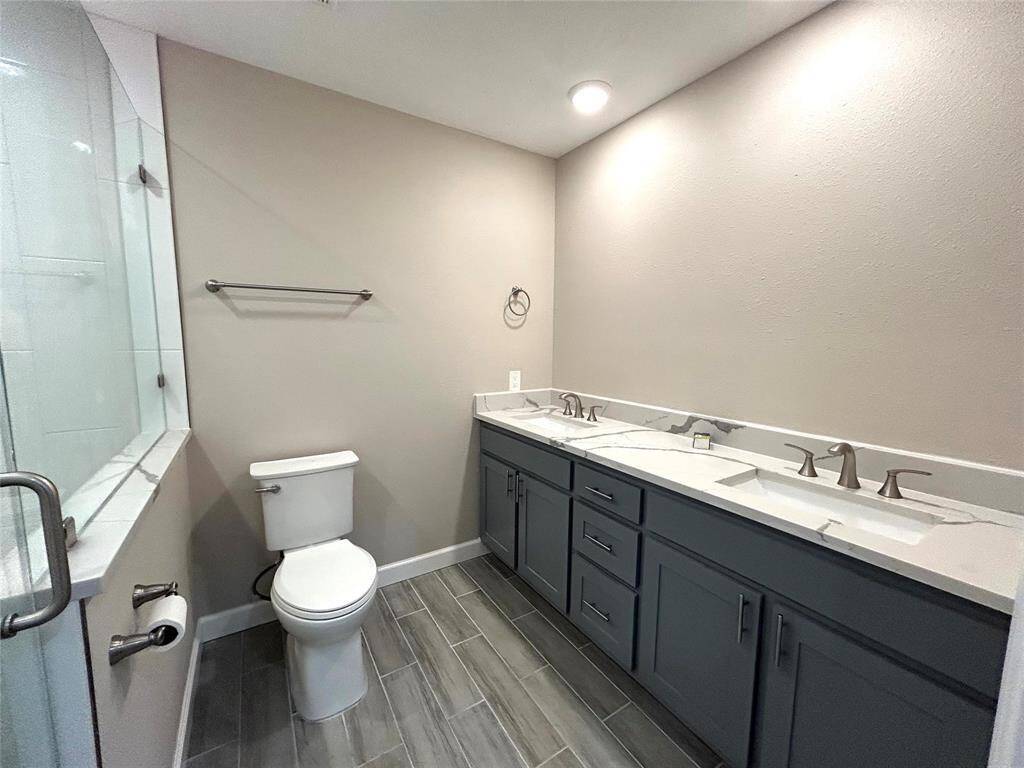 Primary En-Suite with DOUBLE vanities