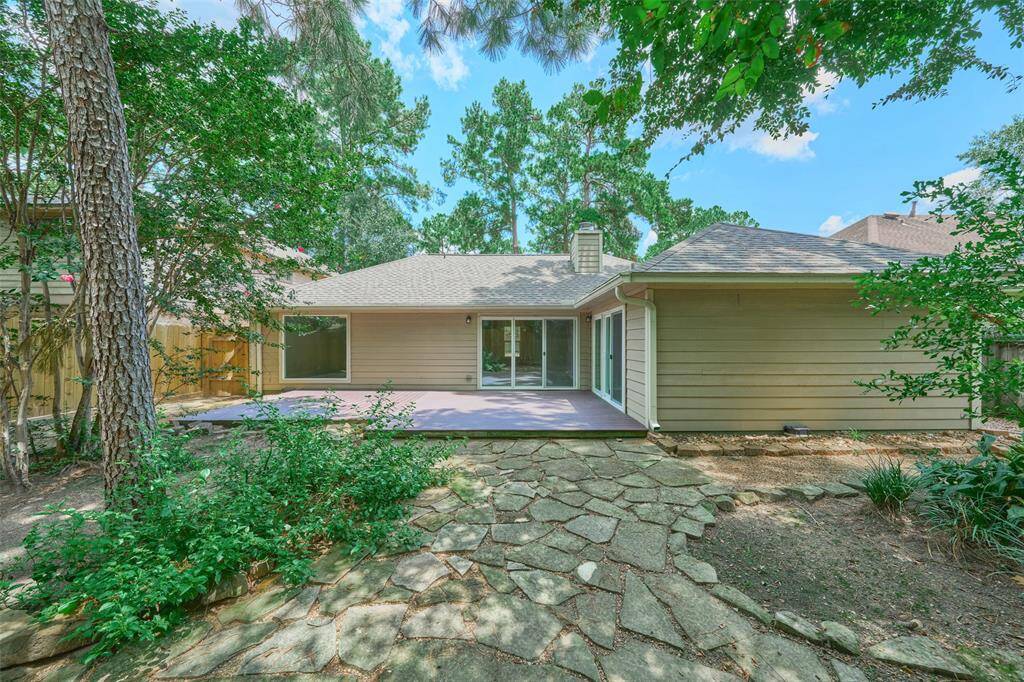Tons of room to entertain or relax in this yard. Pets are allowed case by case. Multiple walking/jogging/biking trails minutes from here. Minutes from Market Street and Hughes Landing!