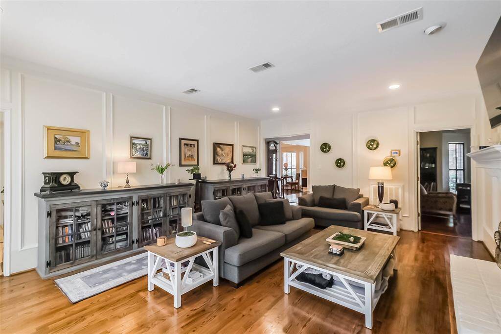 Abundant natural light poursthrough windows, creating a brightand inviting atmosphere. Black out curtains are available for the room.