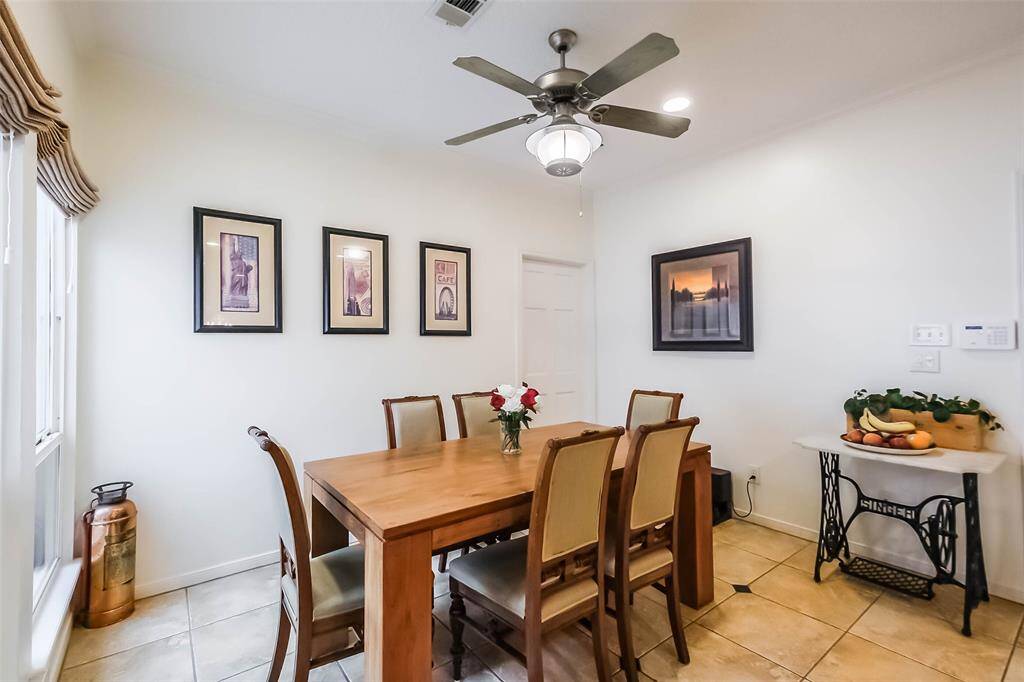 This thoughtfully designed homeseamlessly connects the kitchen witha charming breakfast area.