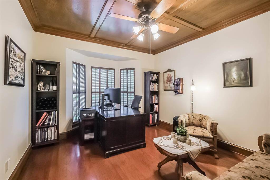 Transform your work routine into ahaven of productivity and comfort inthis thoughtfully designed homeoffice.