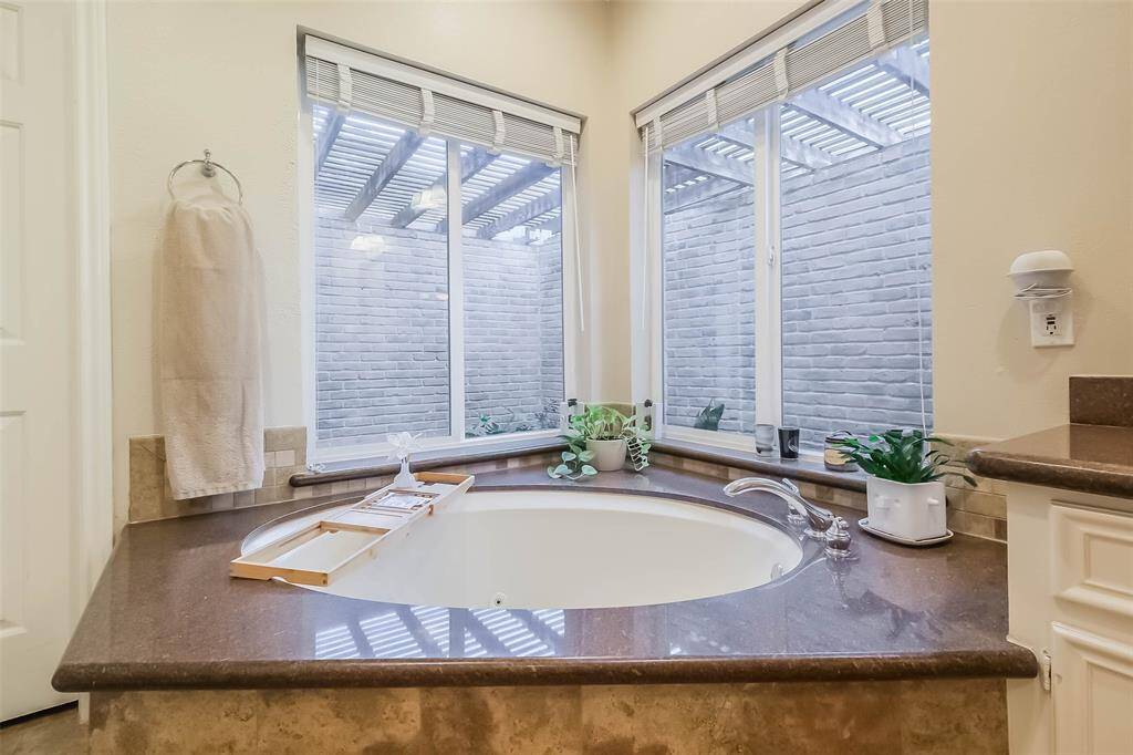 The jetted tub is great for soaking after a long day.