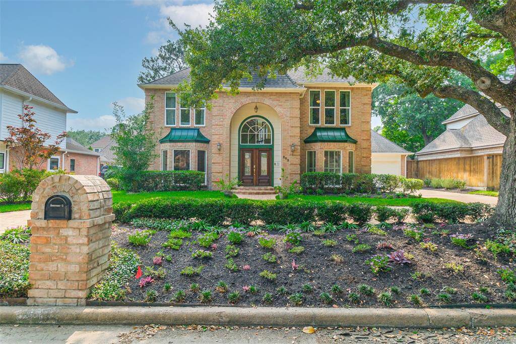 The property features a spaciousand inviting interior, complementedby landscaping that adds bothconvenience and curb appeal.