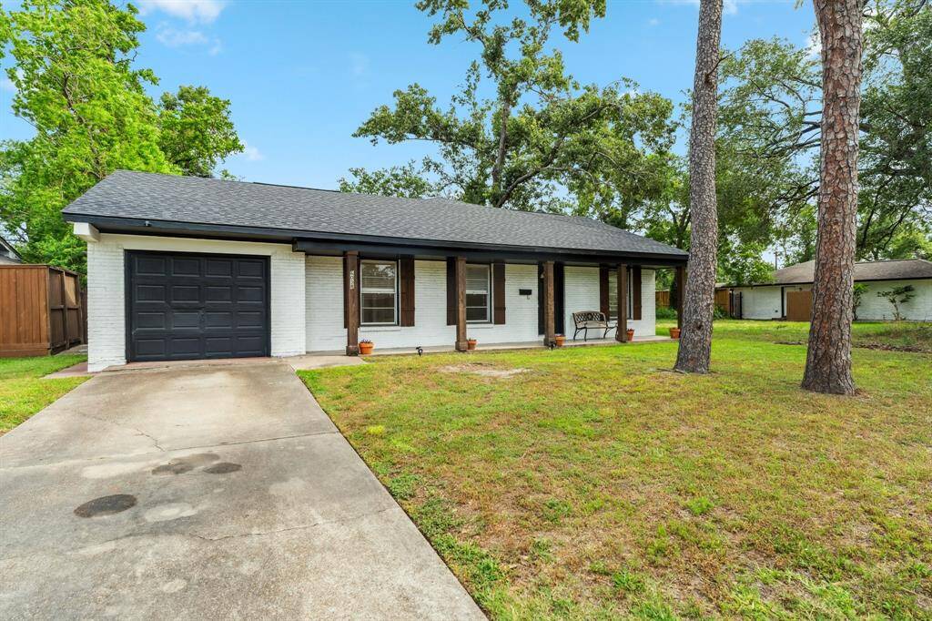 Welcome to 6038 Woodbrook Lane, a beautifully updated single-story home nestled in the heart of Timbergrove Manor. Enjoy walkable access to White Oak Bayou trails and the vibrant shops and dining of The Heights just minutes away.