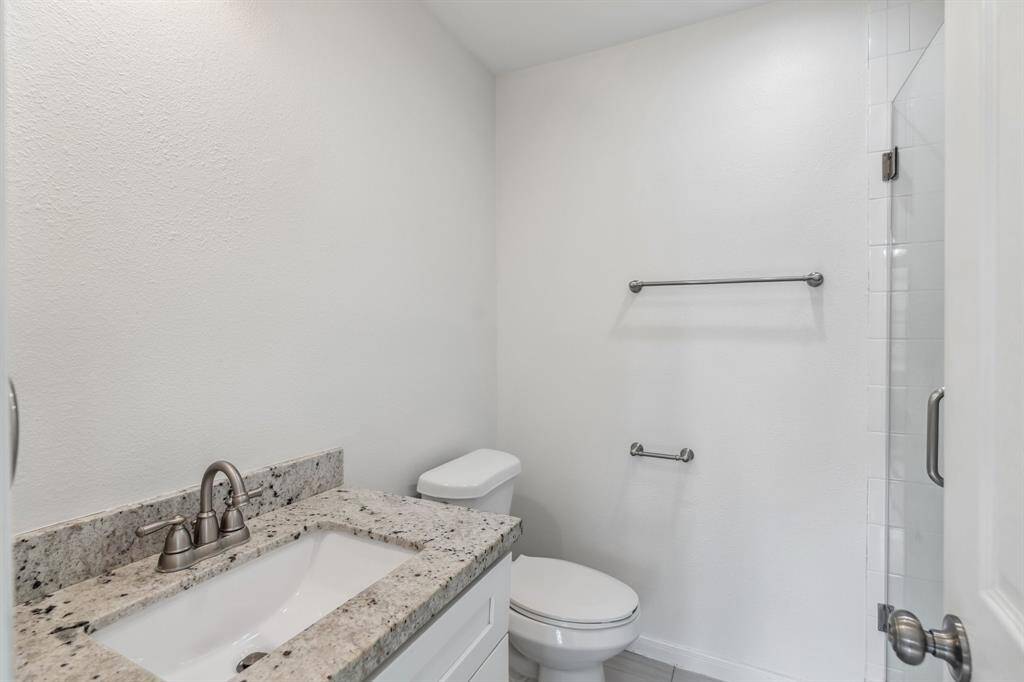 Primary en-suite