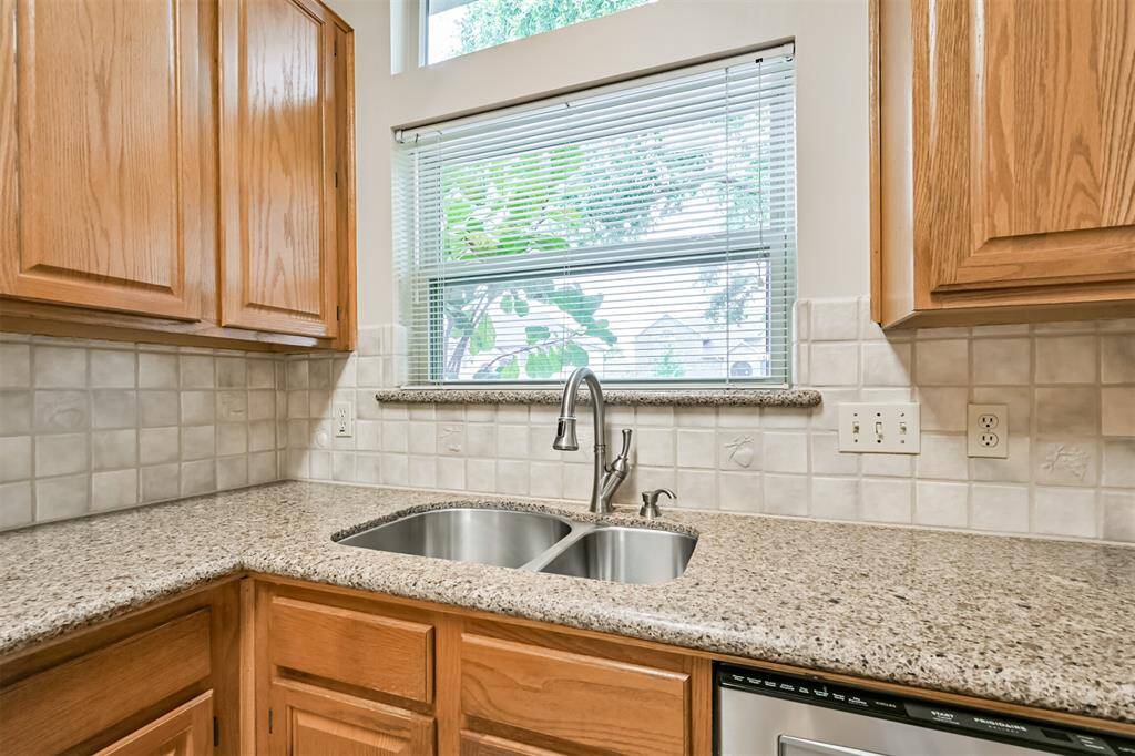 Stainless steel undermount sink blends functionality and style.