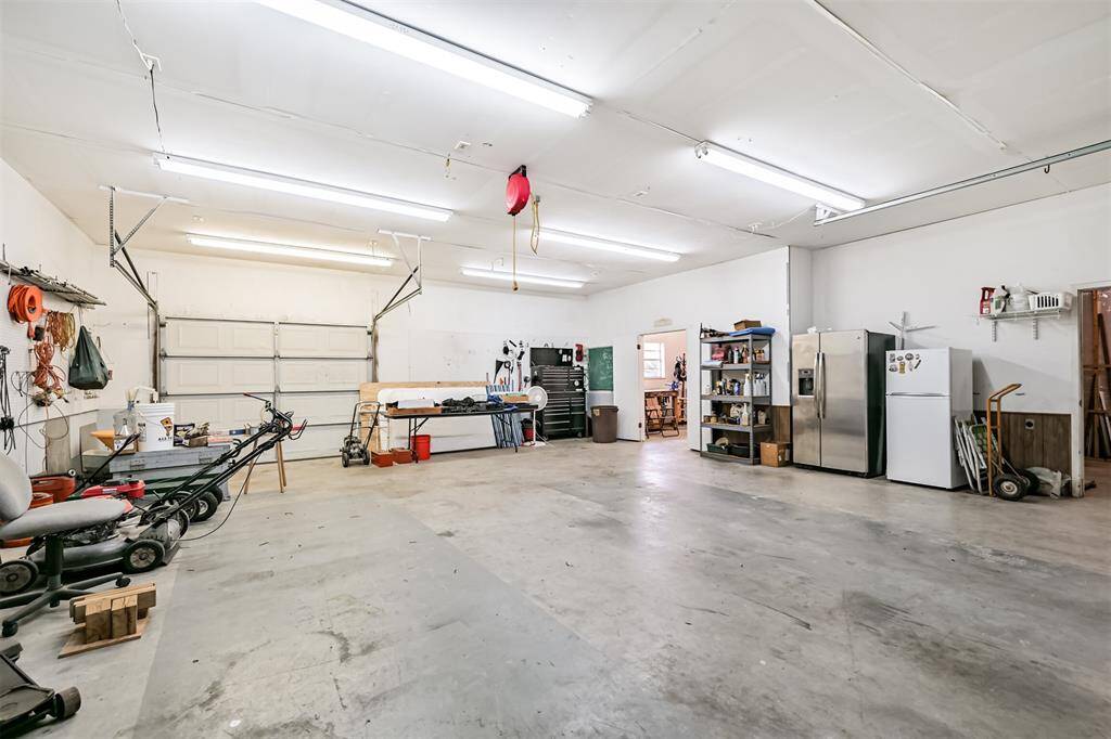 Excellent lighting and ventilation throughout the workshop.