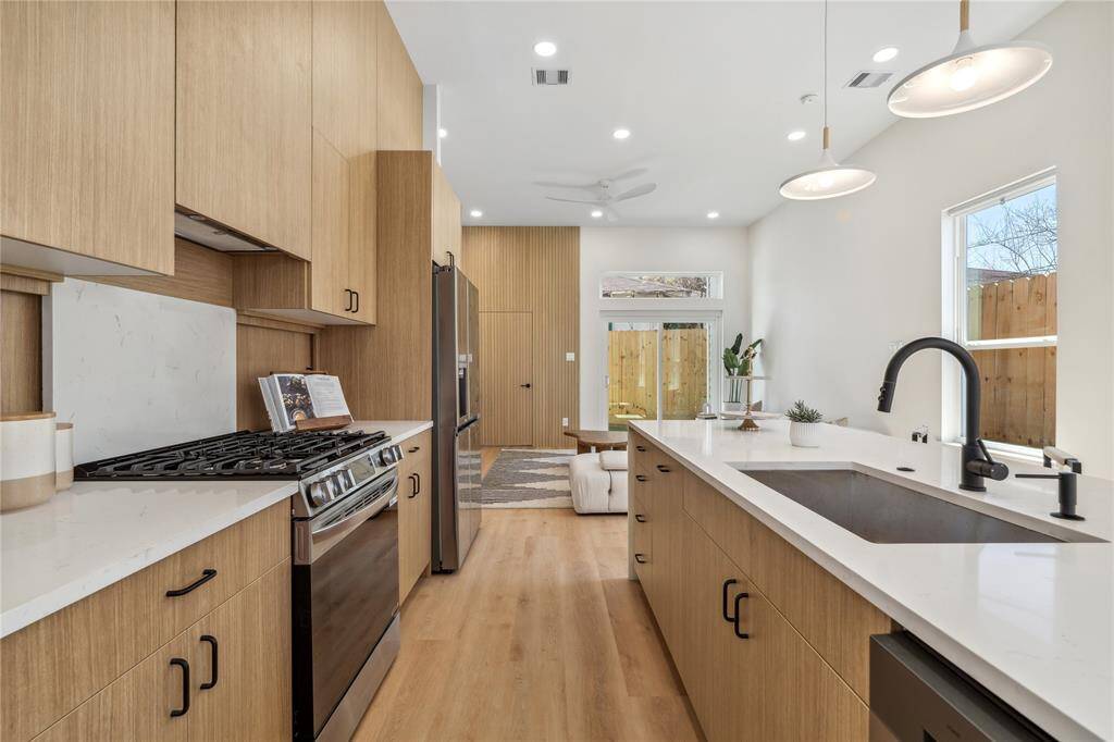 Designed for effortless living – Open-concept layout with a seamless flow from kitchen to living area, enhanced by natural light and contemporary finishes.